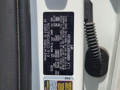 Used 2025 Kia Sportage LX FWD image 32
