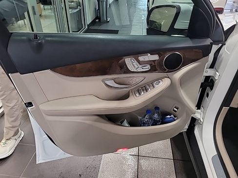 Used 2018 Mercedes-Benz GLC 300 image 6