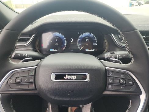 New 2025 Jeep Grand Cherokee Limited w/ Black Appearance Package image 12