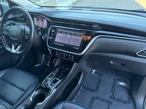Used 2022 Chevrolet Bolt EUV LT w/ Convenience Package image 23