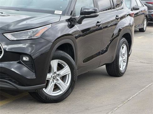 Certified 2024 Toyota Highlander LE image 3