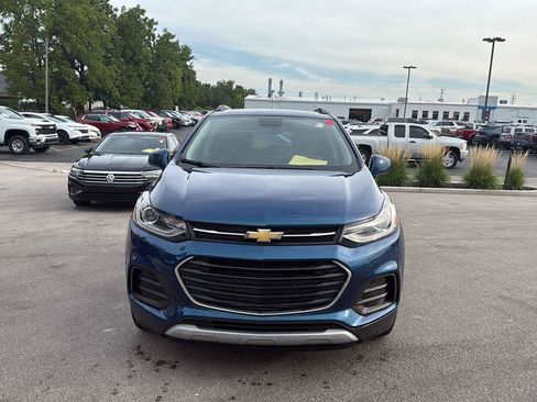 Used 2020 Chevrolet Trax LT w/ LT Convenience Package FWD image 8