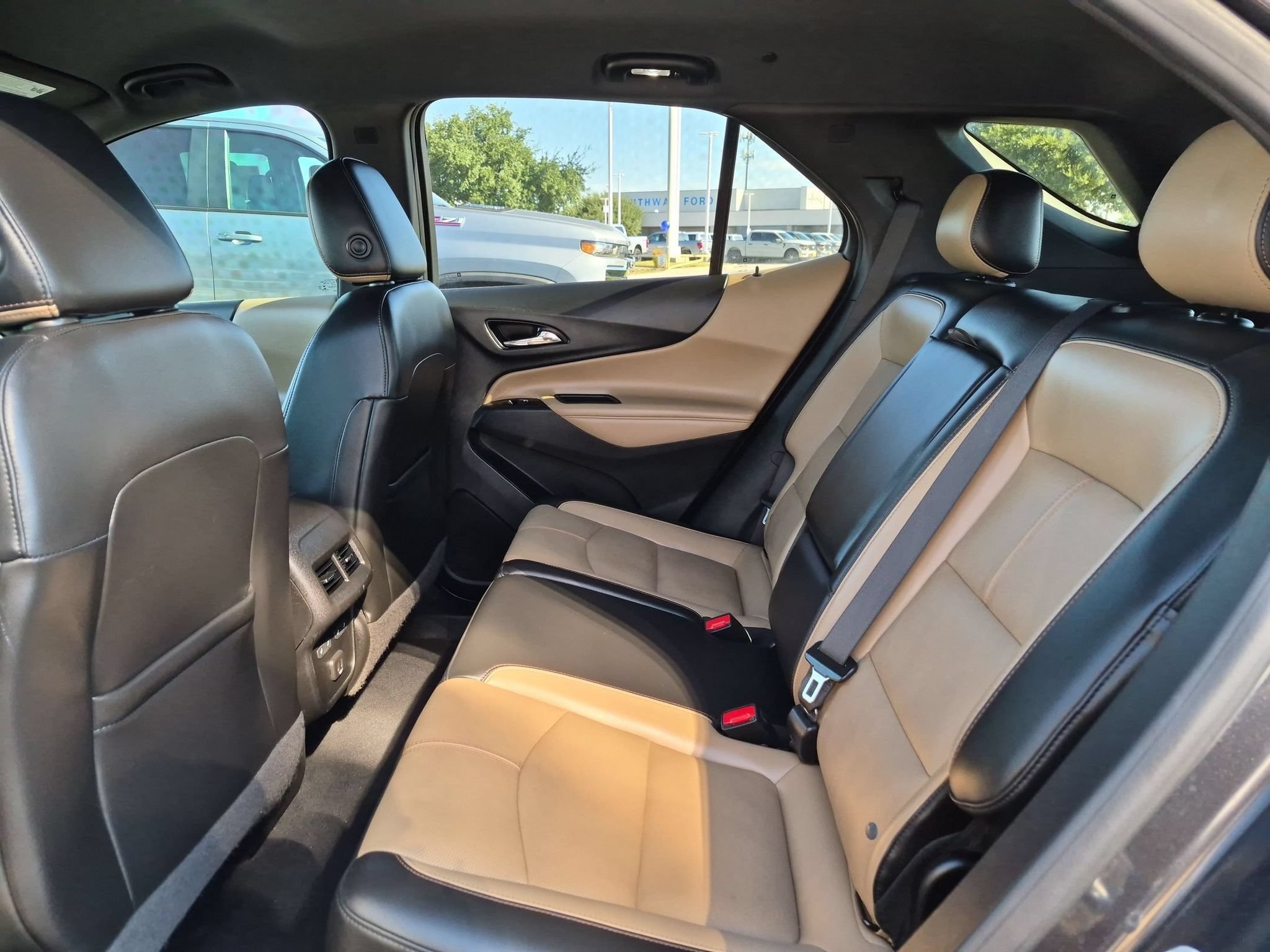 Used 2022 Chevrolet Equinox Premier FWD image 14