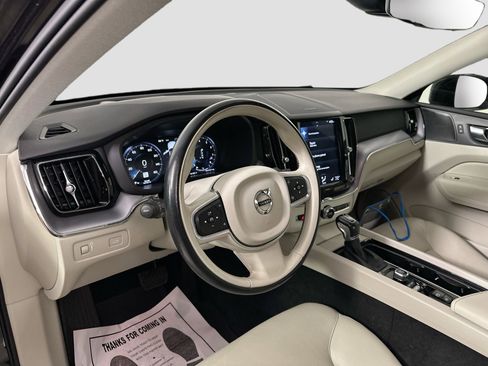 Used 2020 Volvo XC60 T6 Momentum w/ Protection Package Premier image 10