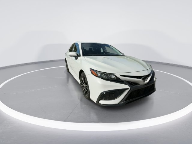 Used 2022 Toyota Camry SE w/ Convenience Package FWD image 3