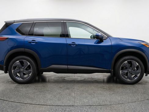 Used 2025 Nissan Rogue SV image 11