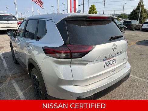 Certified 2025 Nissan Rogue SV AWD/4WD image 9