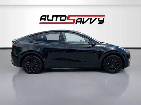 Used 2024 Tesla Model Y Long Range AWD/4WD image 8