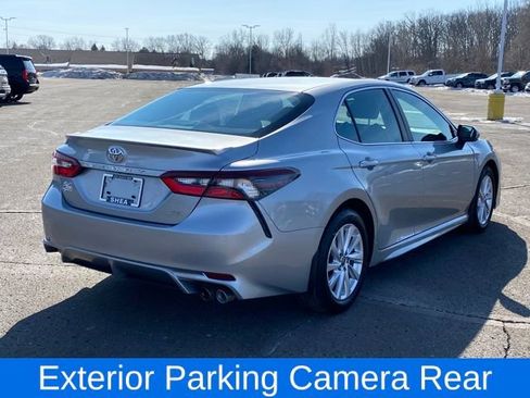 Used 2023 Toyota Camry SE image 3