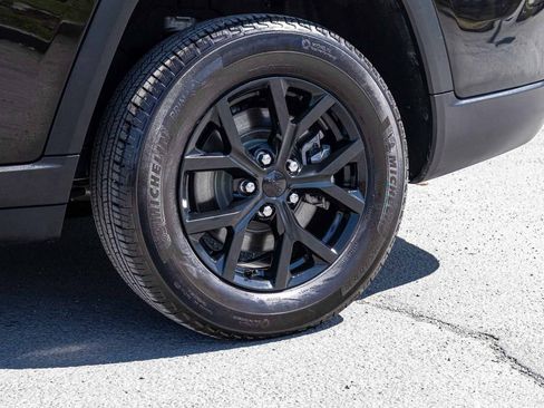 Used 2024 Jeep Grand Cherokee L Altitude image 8