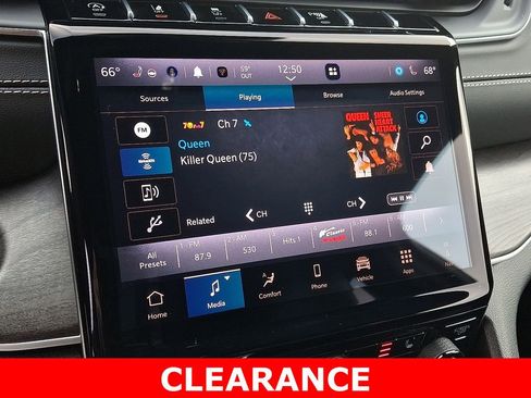 Used 2025 Jeep Grand Cherokee L Limited w/ Black Appearance Package image 17