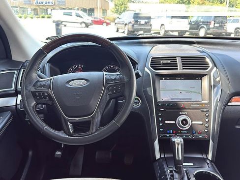 Used 2019 Ford Explorer Platinum AWD/4WD image 11