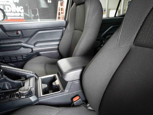 Used 2025 Toyota 4Runner SR5 AWD/4WD image 10