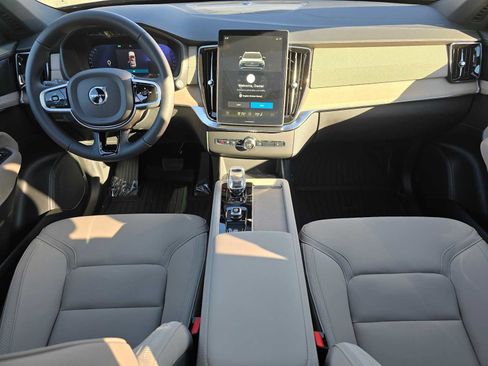 New 2026 Volvo XC90 B6 Plus w/ Protection Package Premier image 18