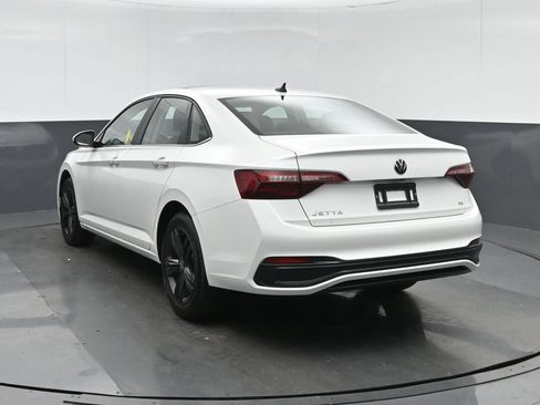 Used 2024 Volkswagen Jetta SE FWD image 5