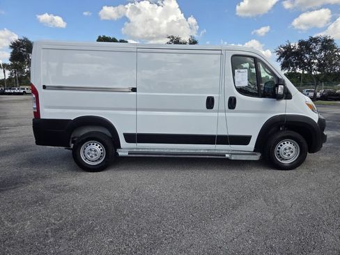 Used 2025 RAM ProMaster 2500 w/ U-Haul Equipment Group FWD image 4