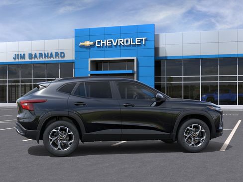 New 2026 Chevrolet Trax LT w/ Driver Confidence Package image 5