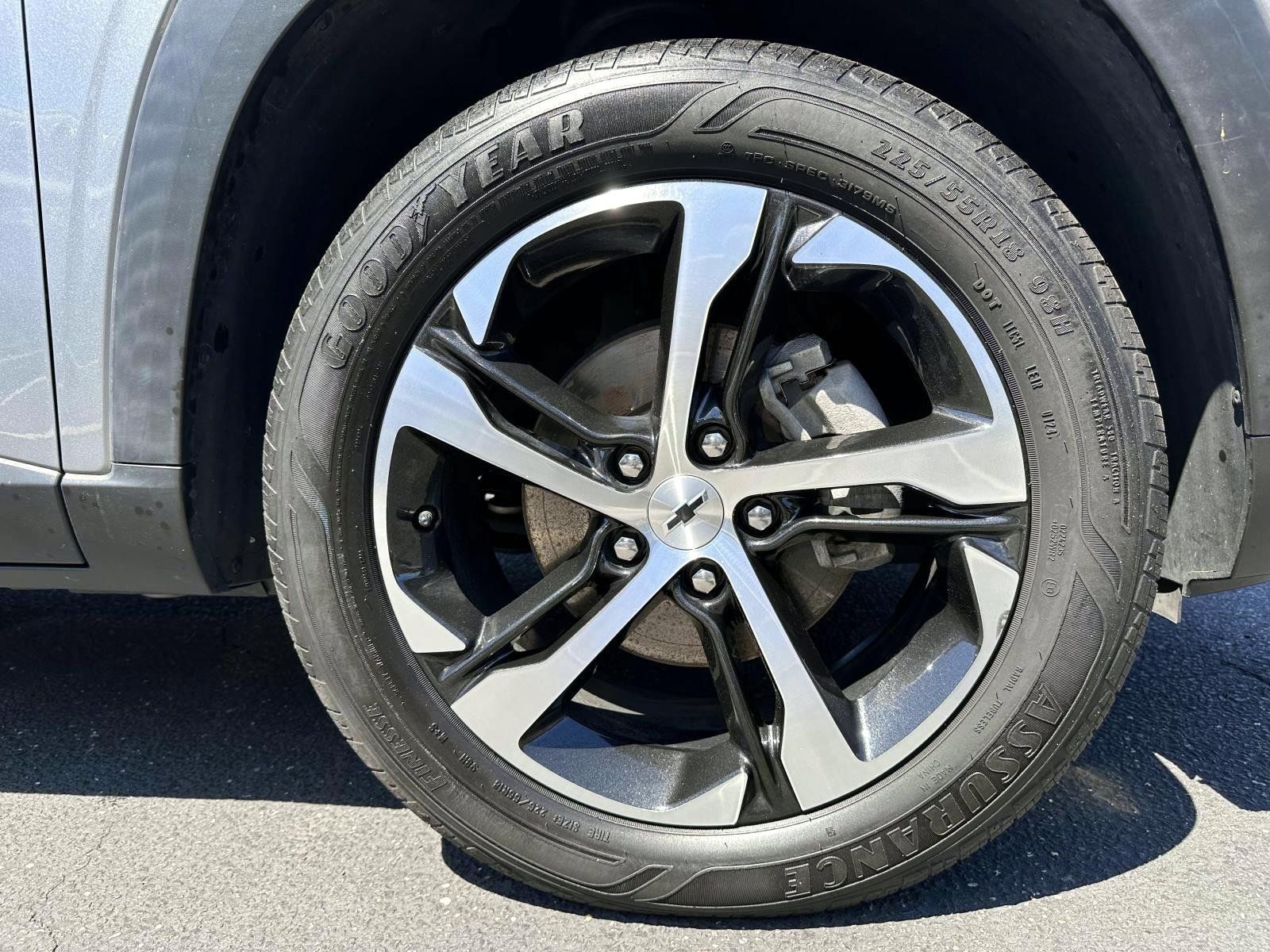 Used 2024 Chevrolet Trax RS w/ Sunroof Package FWD image 6