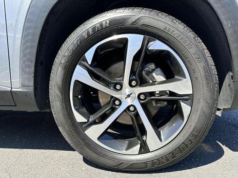 Used 2024 Chevrolet Trax RS w/ Sunroof Package FWD image 6