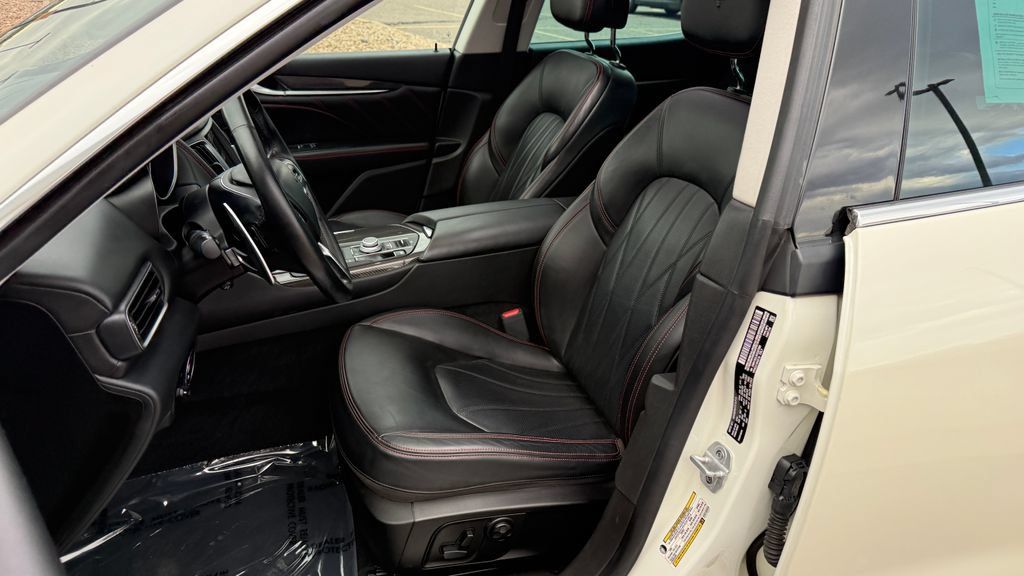 Used 2019 Maserati Levante GranLusso AWD/4WD image 23
