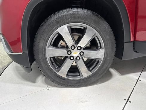 Used 2019 Chevrolet Traverse LT w/ LT Premium Package FWD image 9