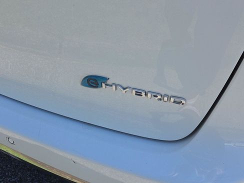 Used 2024 Chrysler Pacifica Limited FWD image 4