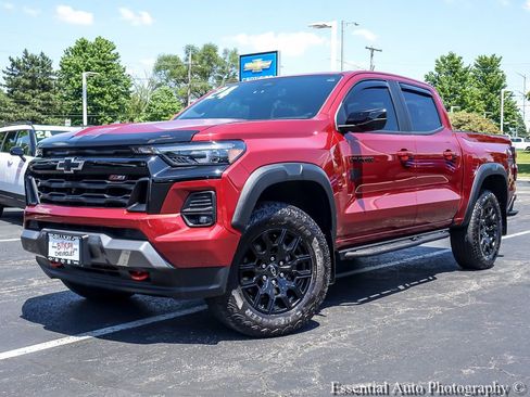 Used 2024 Chevrolet Colorado Z71 w/ Z71 Convenience Package 2 AWD/4WD image 2
