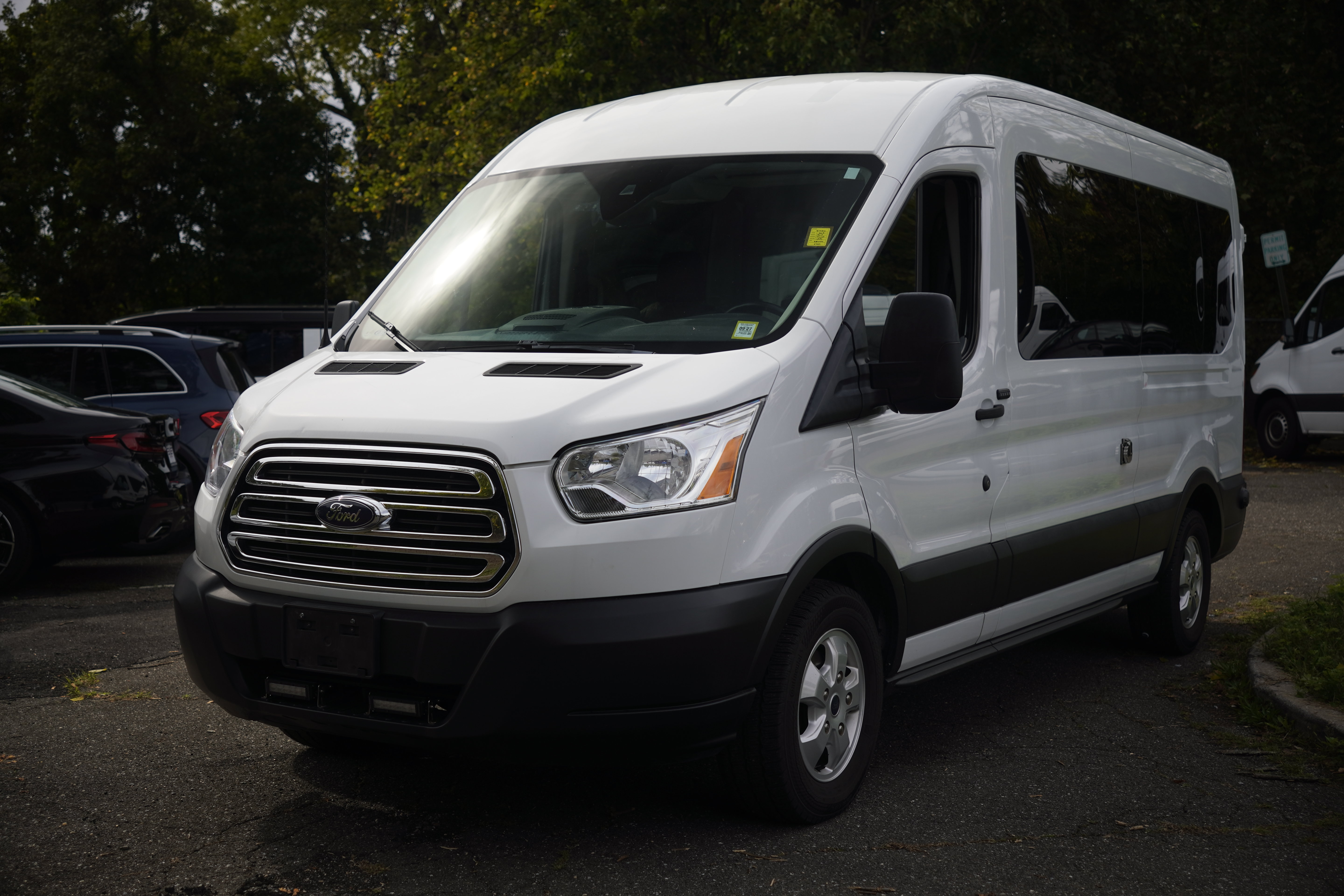 Used 2019 Ford Transit 350 XLT RWD image 2