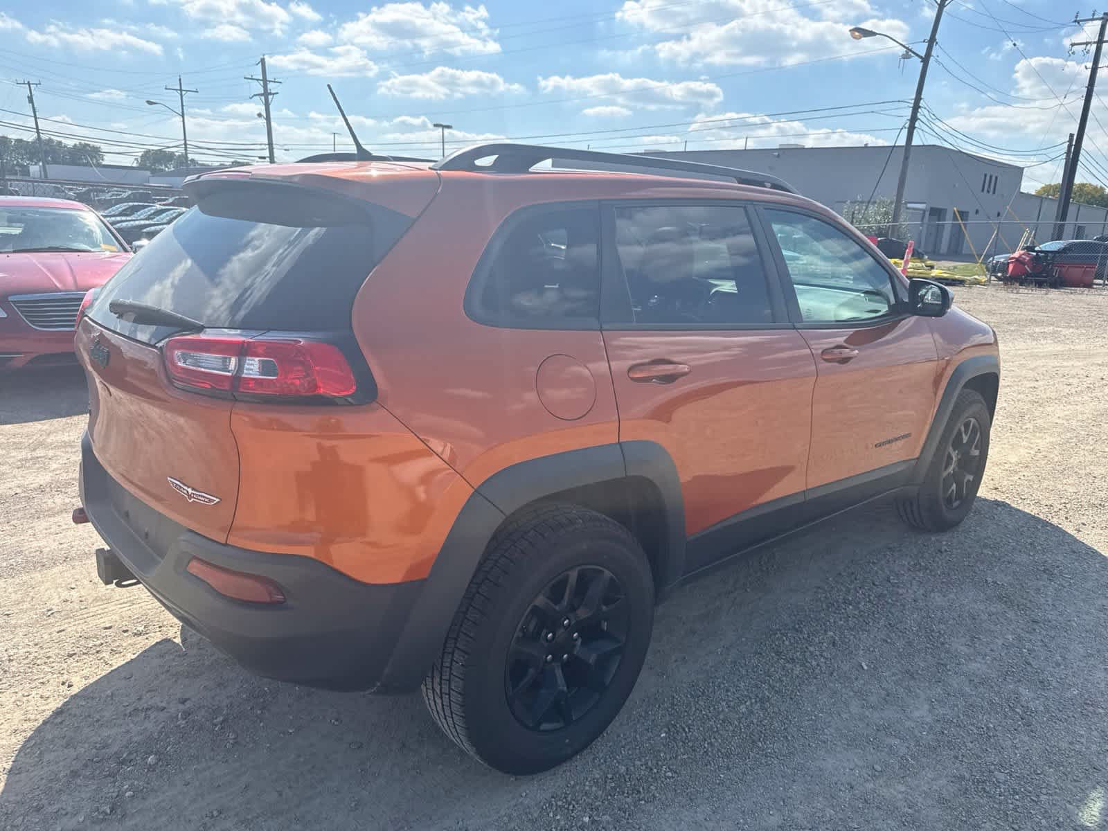 Used 2015 Jeep Cherokee Trailhawk w/ Comfort/Convenience Group AWD/4WD image 3