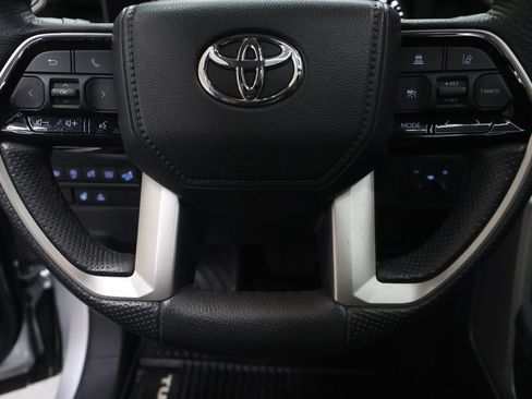 Used 2023 Toyota Tundra Limited AWD/4WD image 18
