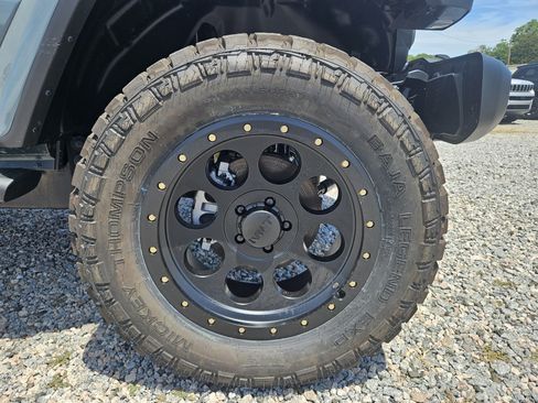 New 2026 Jeep Gladiator Sport AWD/4WD image 9