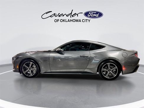 Used 2025 Ford Mustang Coupe image 5