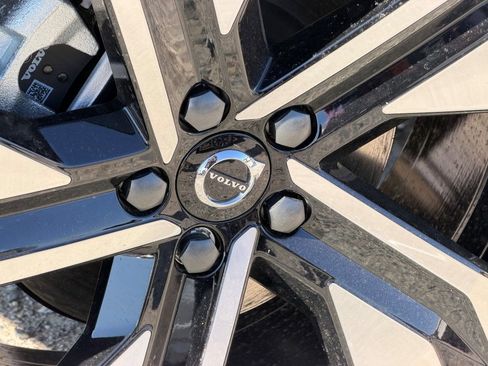 New 2026 Volvo XC40 B5 Ultra w/ Protection Package Premier image 9