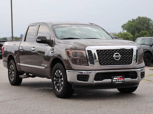 Used 2017 Nissan Titan SV AWD/4WD image 4