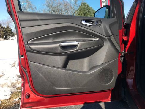 Used 2016 Ford Escape SE w/ Equipment Group 201A image 9