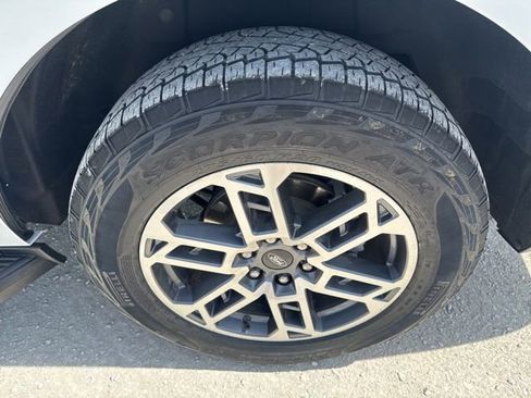 Used 2025 Ford Expedition Active AWD/4WD image 32
