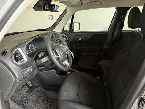 Used 2019 Jeep Renegade Latitude w/ UConnect 8.4 Nav Group image 20