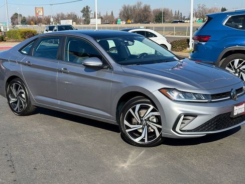 Certified 2025 Volkswagen Jetta SEL image 2