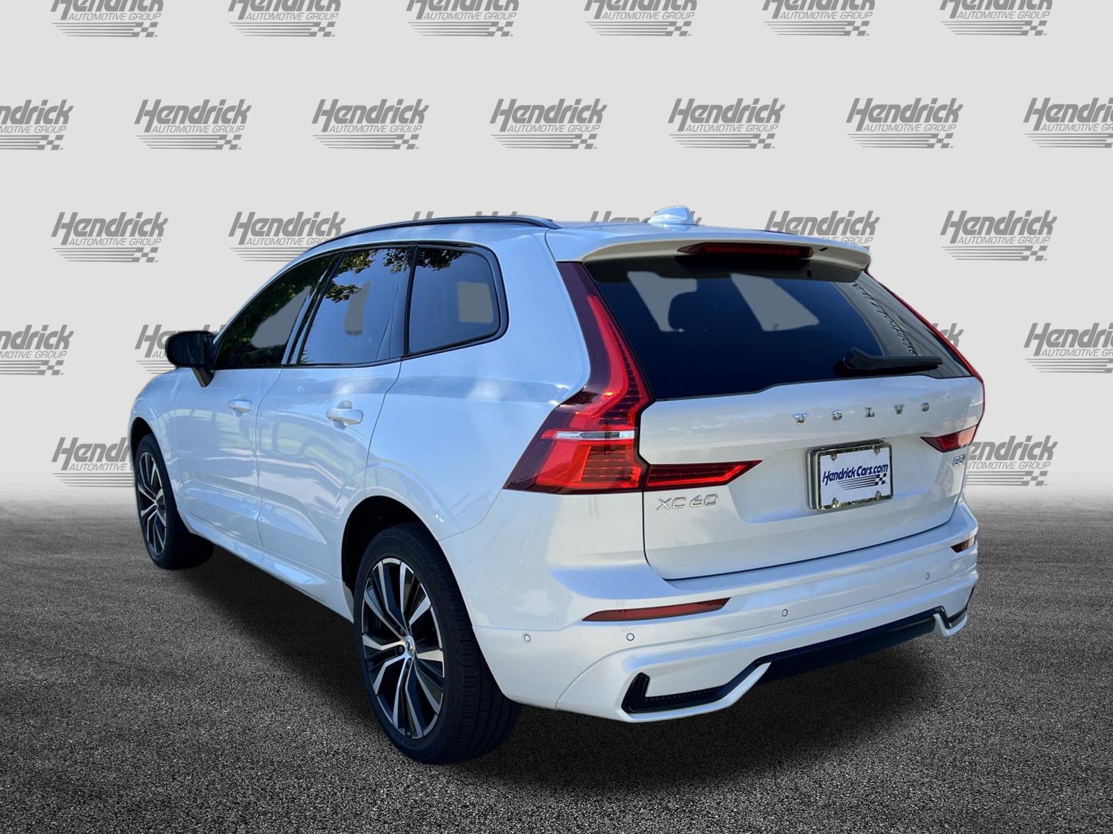 Used 2025 Volvo XC60 B5 Plus AWD/4WD image 8