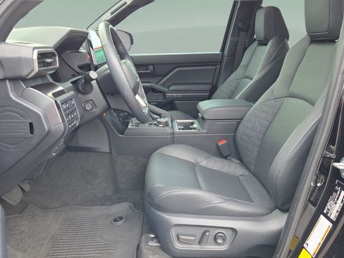 Certified 2025 Toyota 4Runner TRD Off-Road Premium AWD/4WD image 9