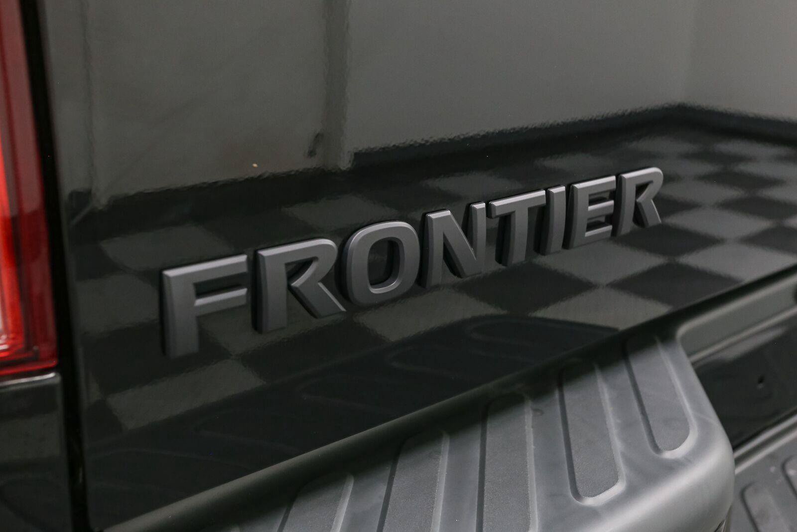 Used 2021 Nissan Frontier SV w/ Midnight Edition Floor Mats AWD/4WD image 10