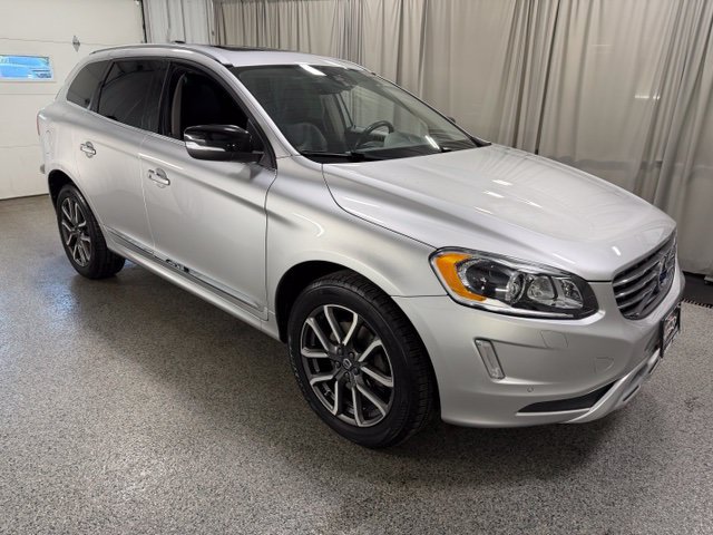 Used 2017 Volvo XC60 T6 Dynamic w/ Preferred Option Package AWD/4WD image 3