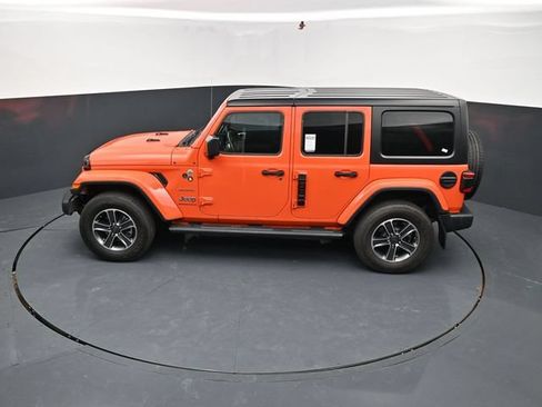 Used 2023 Jeep Wrangler Unlimited Sahara w/ LED Lighting Group AWD/4WD image 43
