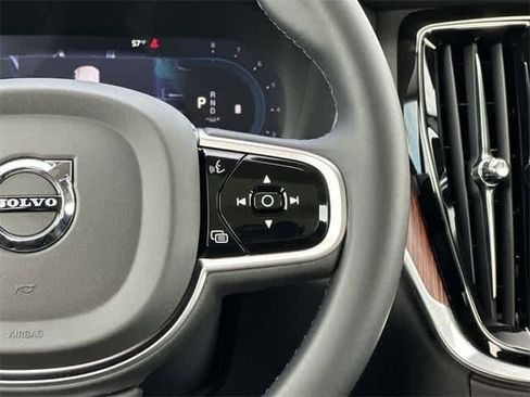 Used 2025 Volvo V60 B5 Cross Country Plus image 10