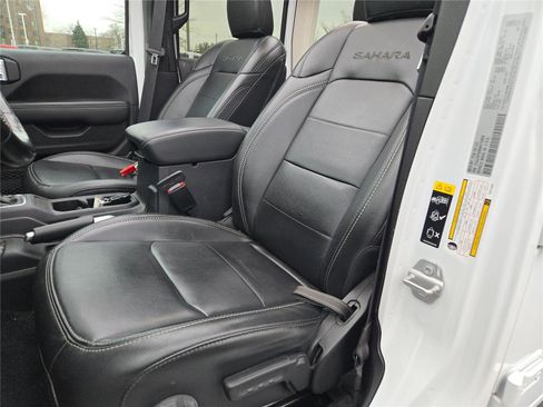 Used 2022 Jeep Wrangler Unlimited Sahara w/ Cold Weather Group image 23