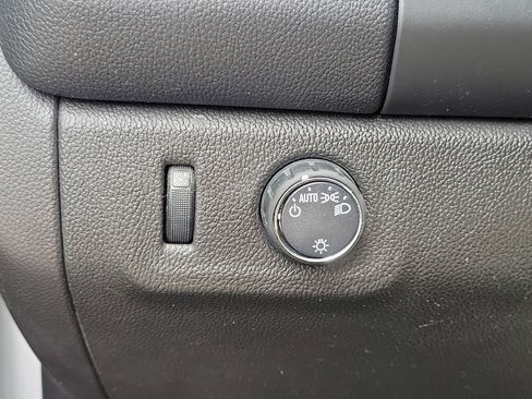 Used 2020 Chevrolet Colorado LT w/ Safety Package image 18