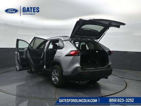 Used 2025 Toyota RAV4 XLE AWD/4WD image 54