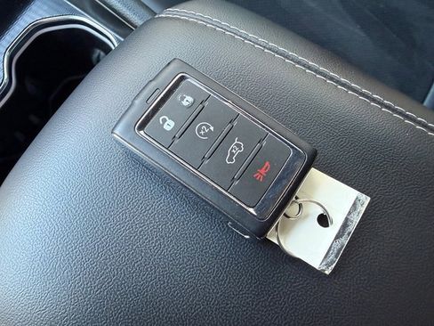 Used 2024 Jeep Grand Cherokee Altitude image 30