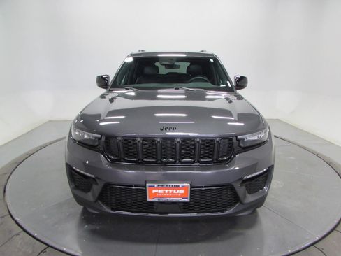 Used 2025 Jeep Grand Cherokee Limited w/ Black Appearance Package AWD/4WD image 2