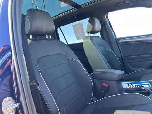 Certified 2022 Volkswagen Tiguan SEL R-Line image 42